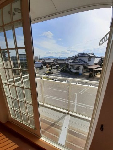 バルコニー　外からの目が気にならないバルコニーで洗濯物が干せます