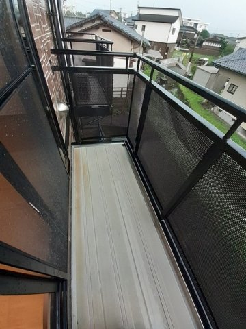 バルコニー　バルコニーからの眺めを楽しみながら食事をしませんか