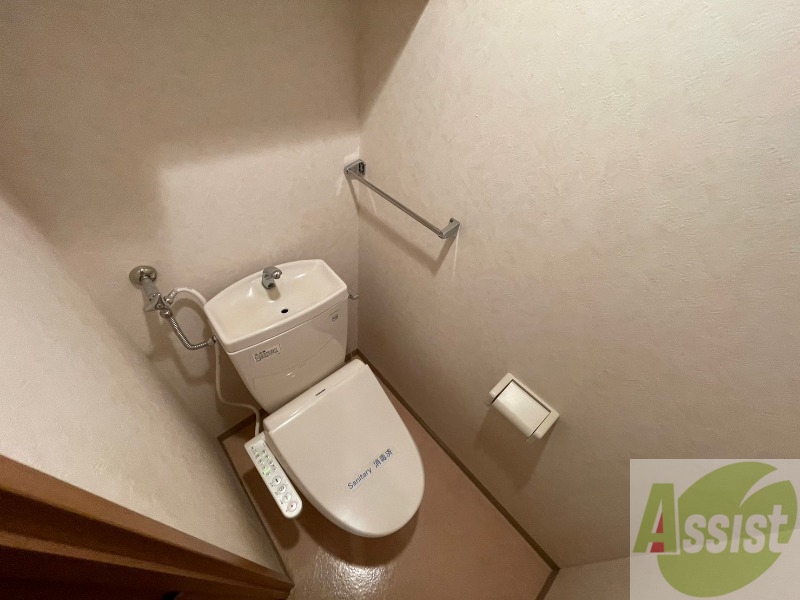 トイレ　トイレです。清潔感があり安心して使えますね。