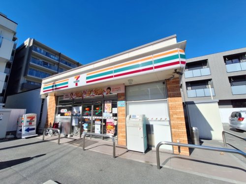 コンビニ　セブンイレブン浦和別所沼通り店（コンビニ）まで400m