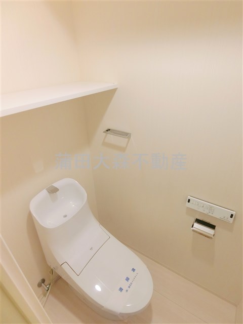 トイレ　温水洗浄便座付きのトイレ