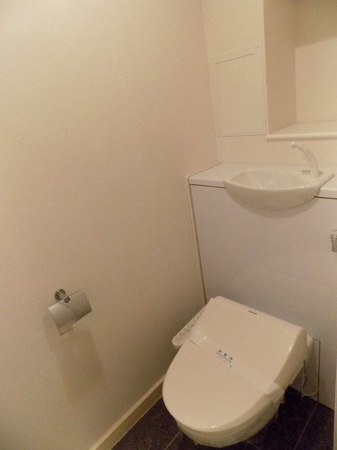 トイレ　同一施工会社同一仕様写真