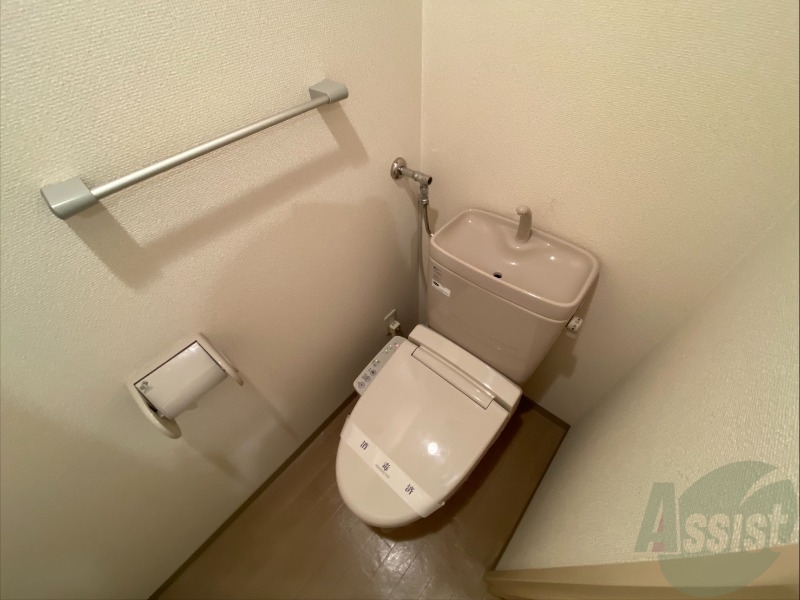 トイレ　こちらはトイレです。清潔感があり、安心して使用できます。