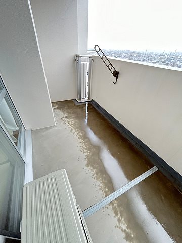 バルコニー　外からの目が気にならないバルコニーで洗濯物が干せます