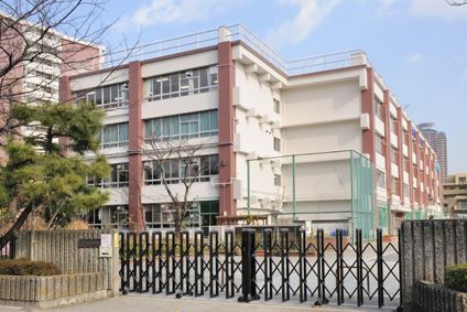 小学校　江東区立東雲小学校（小学校）まで684m