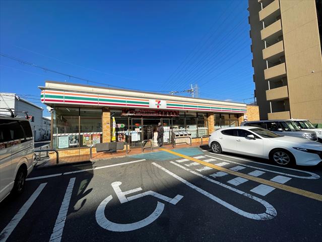コンビニ　セブンイレブン（コンビニ）まで1675m