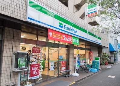 コンビニ　ファミリーマート杉並和泉店（コンビニ）まで232m