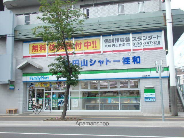 コンビニ　ファミリーマート（コンビニ）まで361m