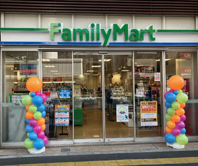 コンビニ　ファミリーマート 小浦目黒青葉台店（コンビニ）まで494m