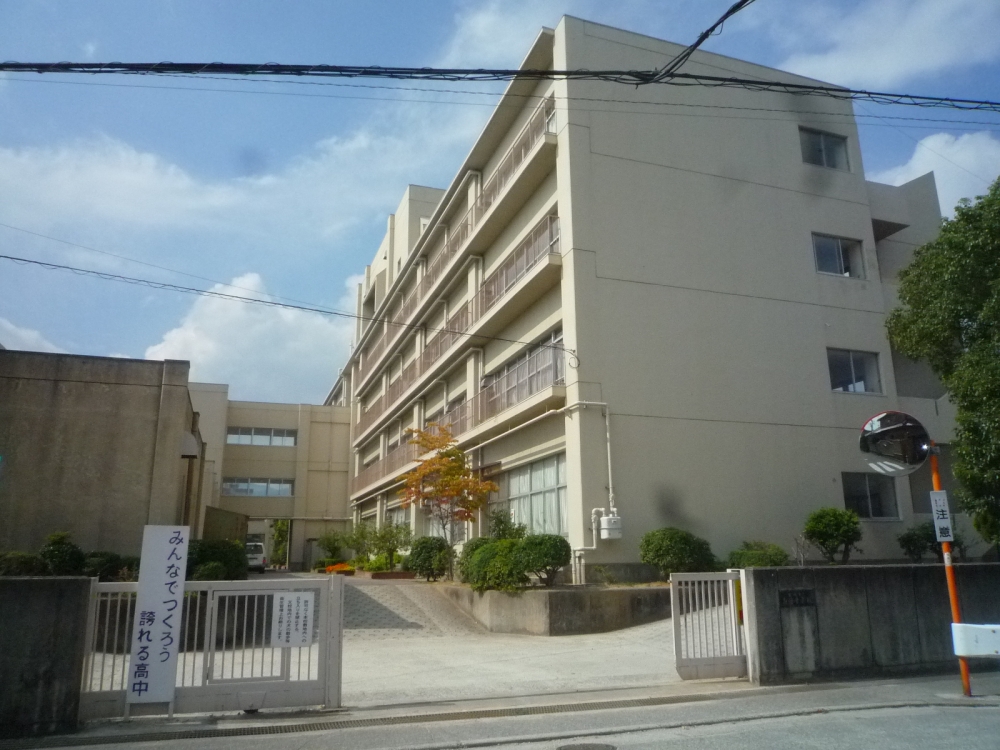 中学校　宝塚市立　光が丘中学校（中学校）まで1813m