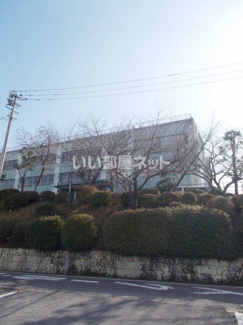 小学校　諫早市立小栗小学校（小学校）まで266m