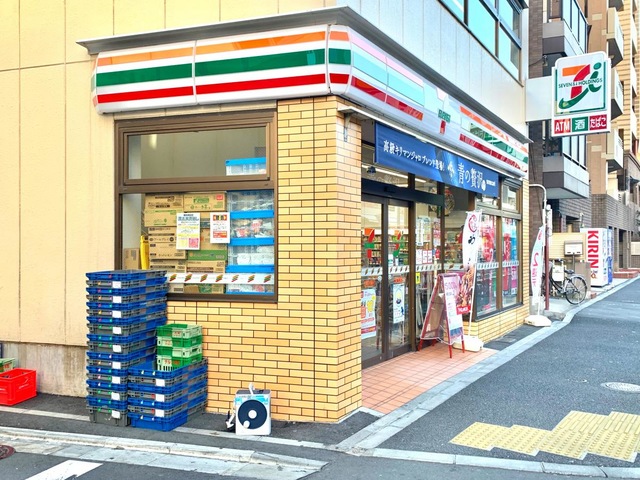 コンビニ　セブンイレブン新宿1丁目北店（コンビニ）まで108m