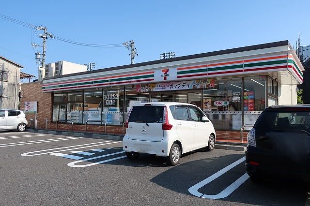 コンビニ　セブンイレブン（コンビニ）まで900m