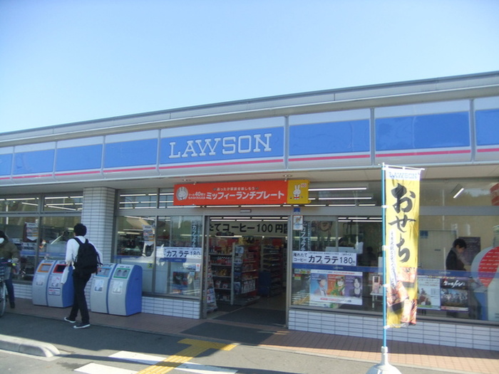 コンビニ　ローソン東京学芸大学前店（コンビニ）まで210m