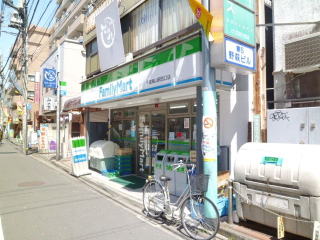 コンビニ　ファミリーマート千歳烏山駅西口店（コンビニ）まで420m