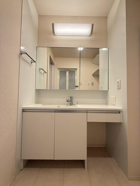 洗面設備　別部屋参考写真です
