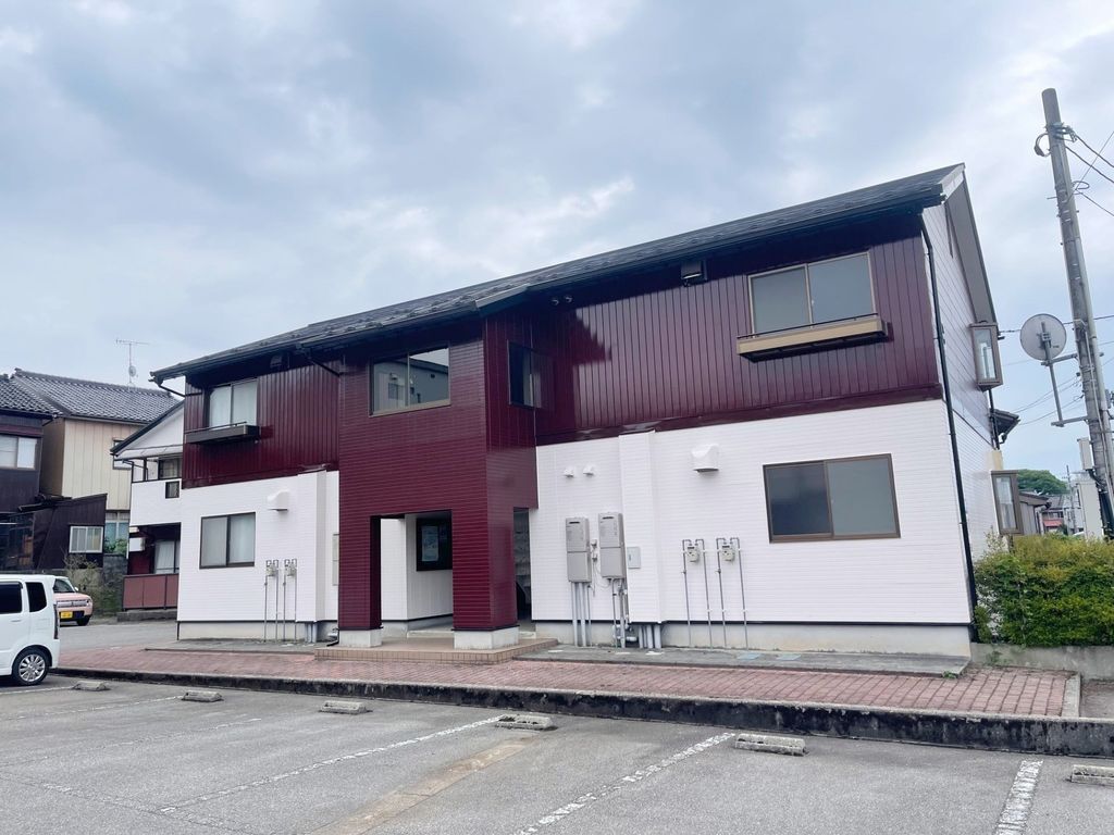 建物外観　駐車場