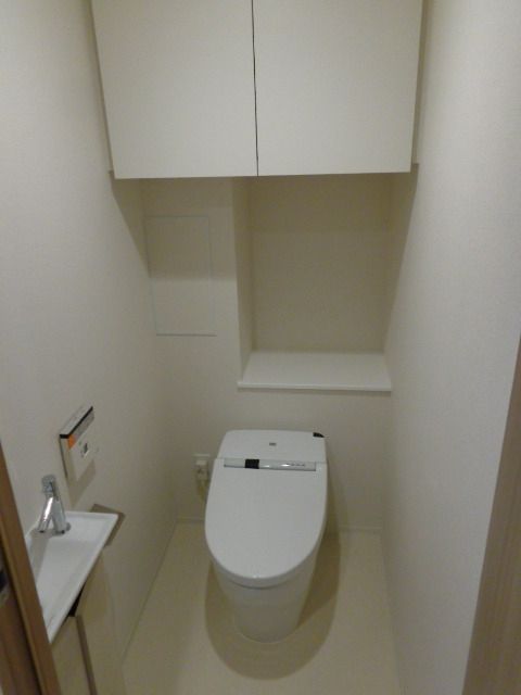 トイレ　洗浄便座付トイレです