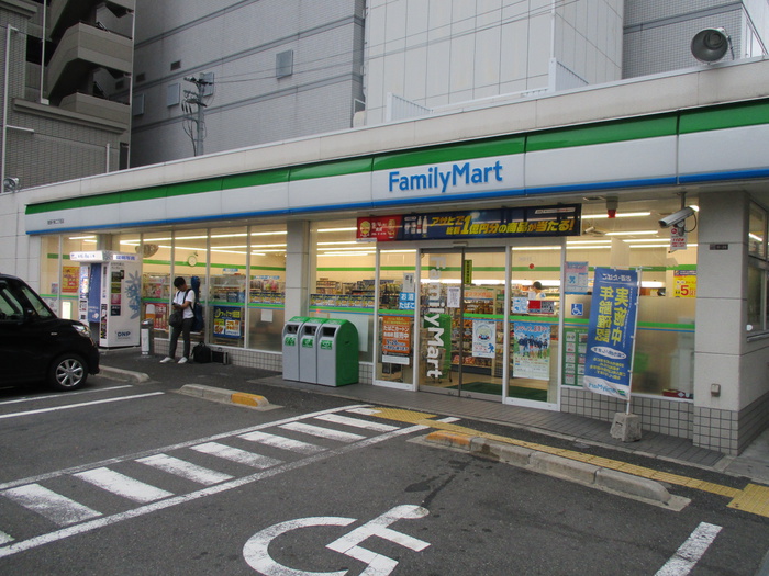 スーパー　ファミリーマート（スーパー）まで300m