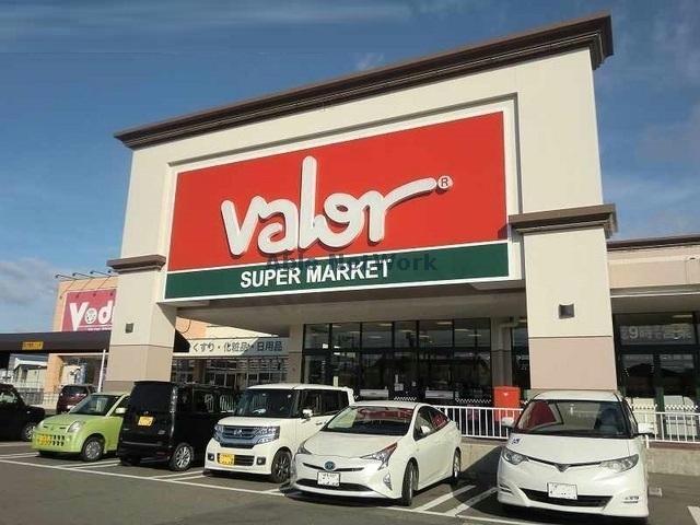スーパー　バロー関ひがし店（スーパー）まで898m