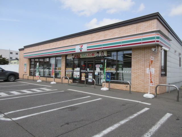 コンビニ　セブンイレブン帯広十勝大橋店（コンビニ）まで493m