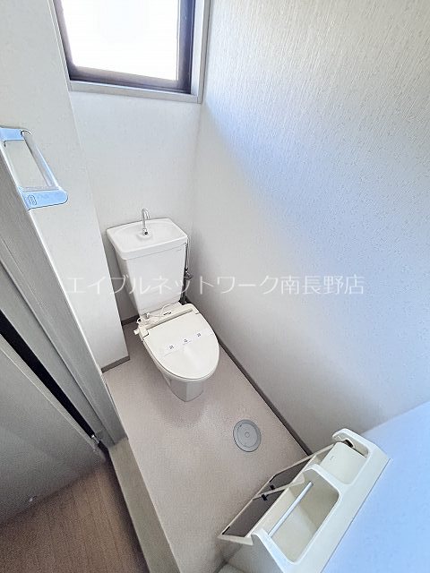 トイレ　参考：102号室（内装・設備が異なる場合があります。）