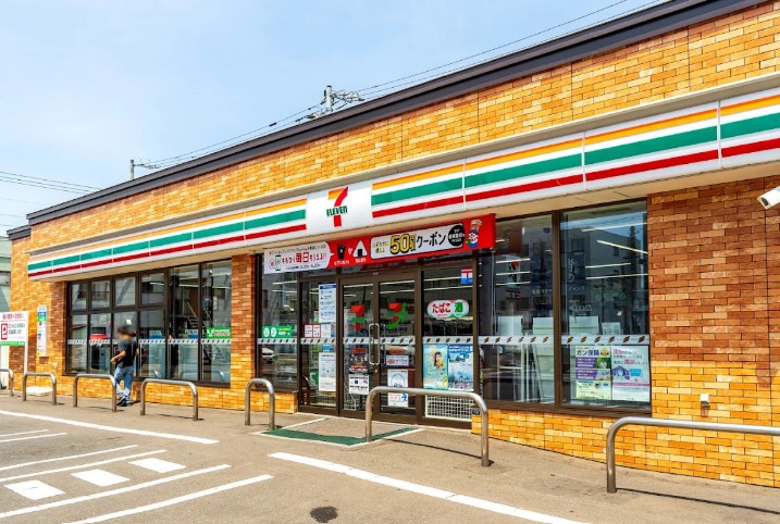 コンビニ　セブンイレブン札幌北18条東15丁目店（コンビニ）まで115m