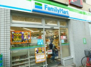 コンビニ　ファミリーマート三ノ輪店（コンビニ）まで181m