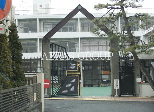 中学校　私立聖ヨゼフ学園中学校（中学校）まで664m