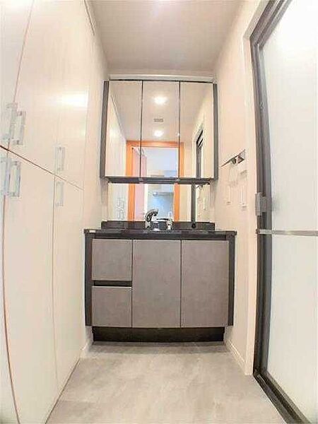 洗面設備　写真は同タイプ住居です。