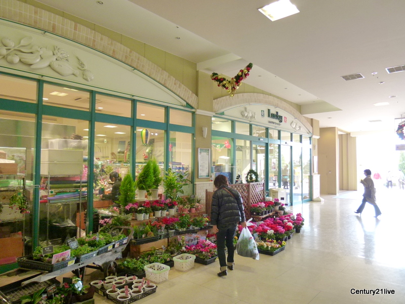 スーパー　ラッキー中山寺店（スーパー）まで982m