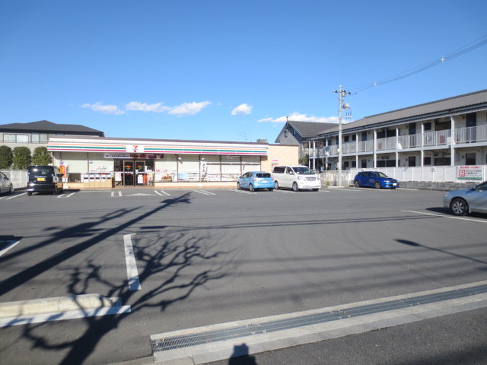 コンビニ　セブンイレブン（コンビニ）まで220m