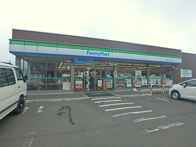 コンビニ　ファミリーマート 福住3条6丁目店（コンビニ）まで329m
