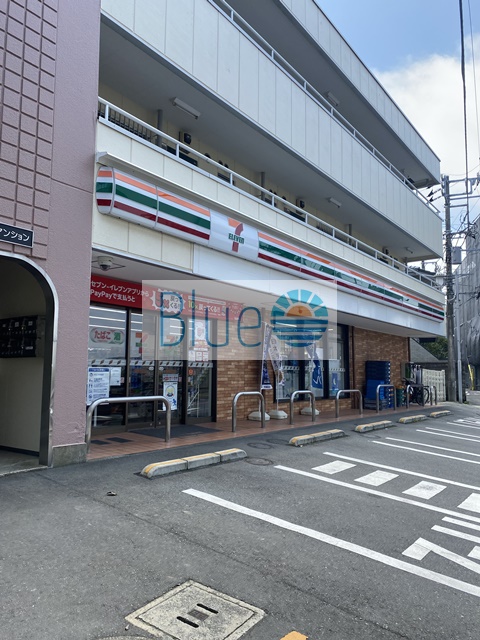 コンビニ　セブンイレブン（コンビニ）まで578m