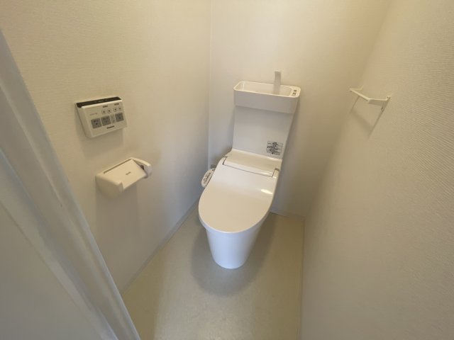 トイレ　別号室の写真です。