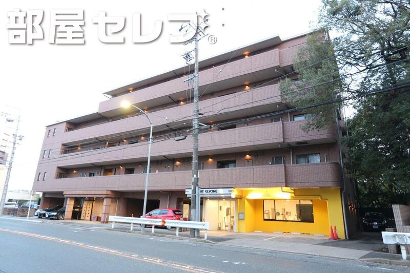 建物外観　タイル貼りのしっかりした外観。