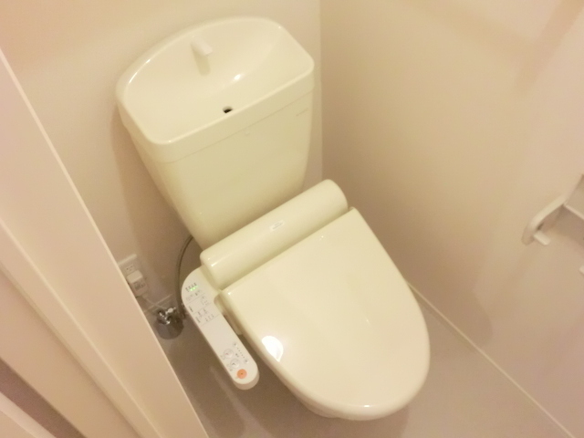 トイレ　ウォシュレット付きですよ。