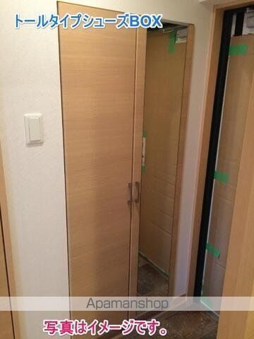 日向・曽根町3丁目61マンションの玄関写真