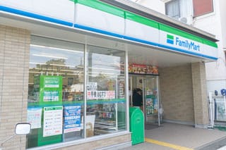 コンビニ　ファミリーマート 豊中城山町店（コンビニ）まで301m