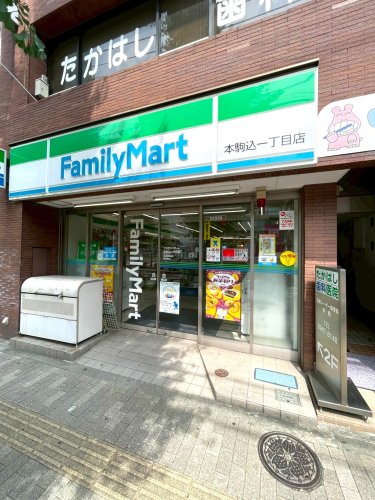 コンビニ　ファミリーマート（コンビニ）まで461m