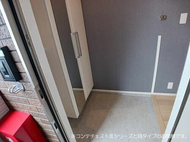 玄関　＊コンテチェストIIIシリーズ同タイプの内装写真です。