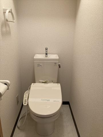 東急田園都市線 用賀駅 徒歩14分 2階建 築24年のトイレ写真