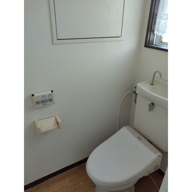 トイレ　現在居住中のため、同タイプ別部屋の写真になります。