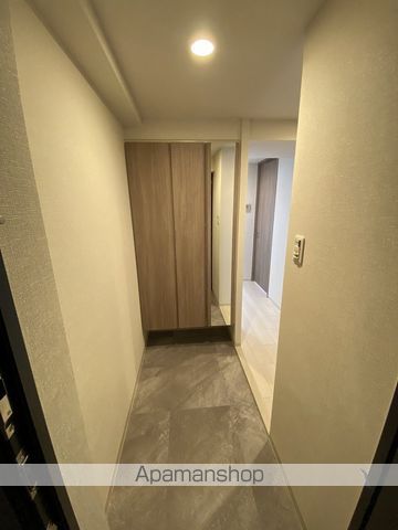 地下鉄御堂筋線 江坂駅 徒歩12分 9階建 築2年の玄関写真