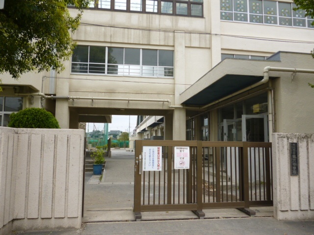 中学校　市川市立第六中学校（中学校）まで1083m