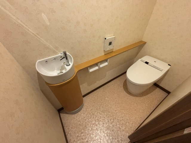 地下鉄中央線 九条駅 徒歩5分 8階建 築40年のトイレ写真