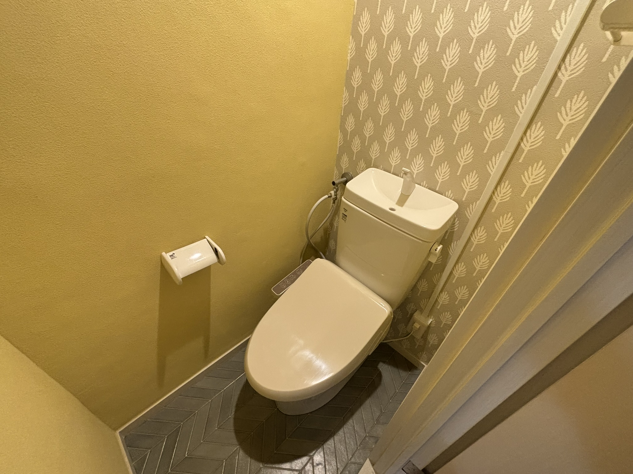 仙台市地下鉄東西線 連坊駅 徒歩8分 6階建 築52年のトイレ写真