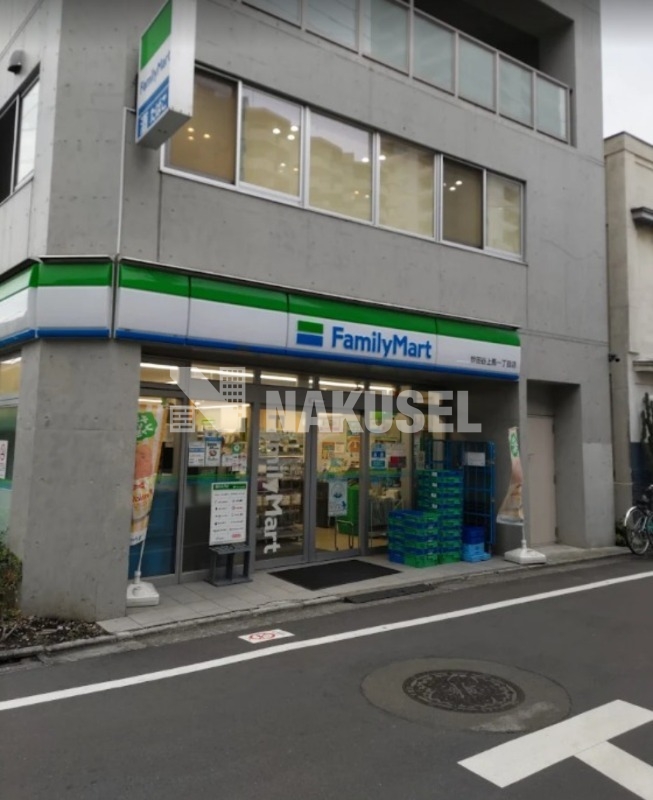 コンビニ　ファミリーマート世田谷上馬一丁目店（コンビニ）まで141m