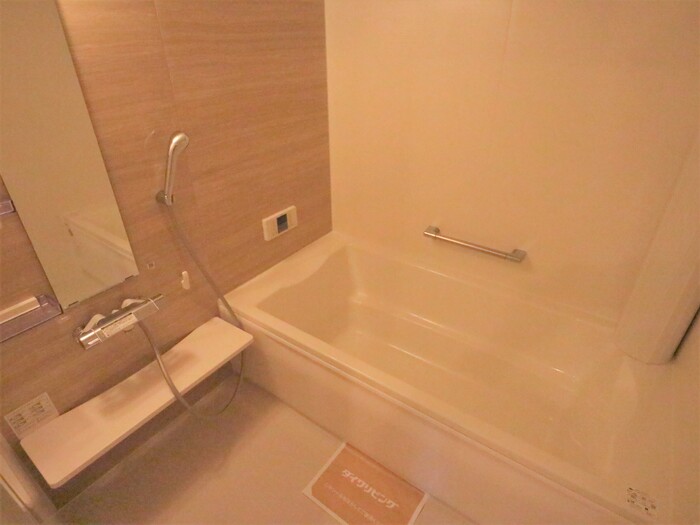 バス・シャワールーム　同物件別部屋写真