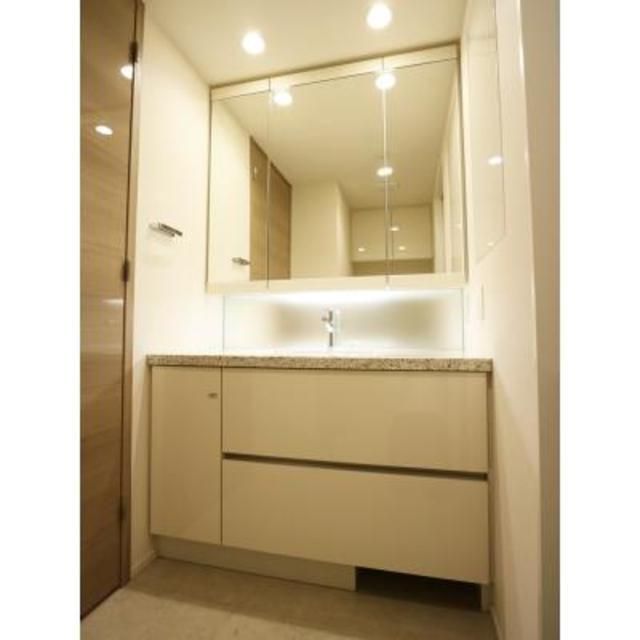 洗面設備　※写真は同タイプ住戸です。